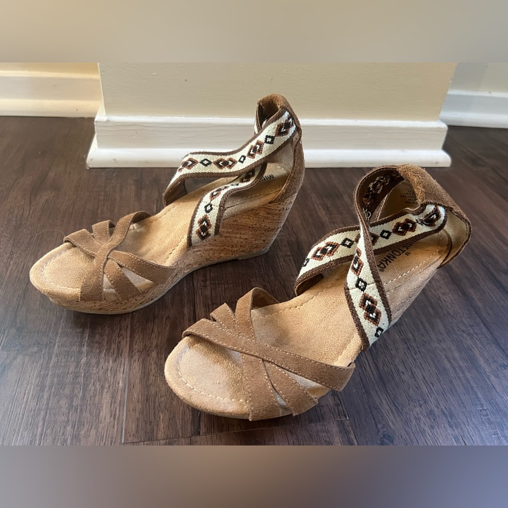 Minnetonka Sandals